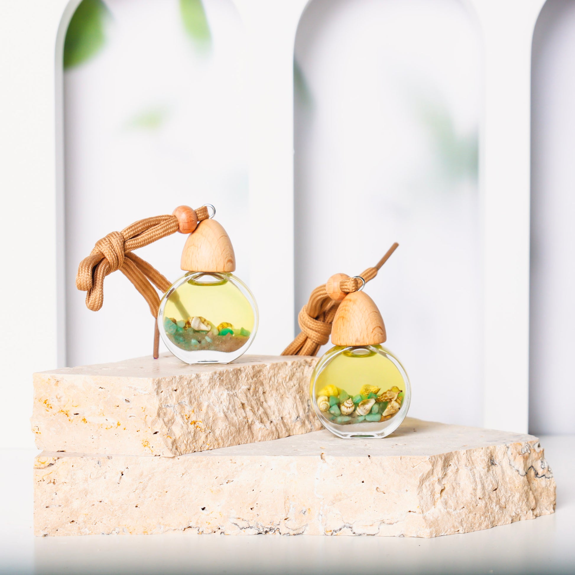 Hanging Car Diffuser - Portable, stylish fragrance diffuser for a fresh and invigorating car environment.